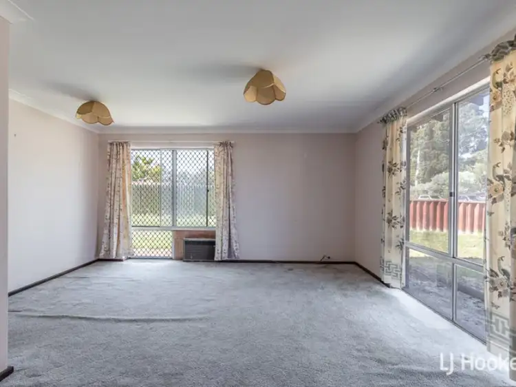 Fifth view of Homely house listing, 2 Sutherland Drive, Thornlie WA 6108