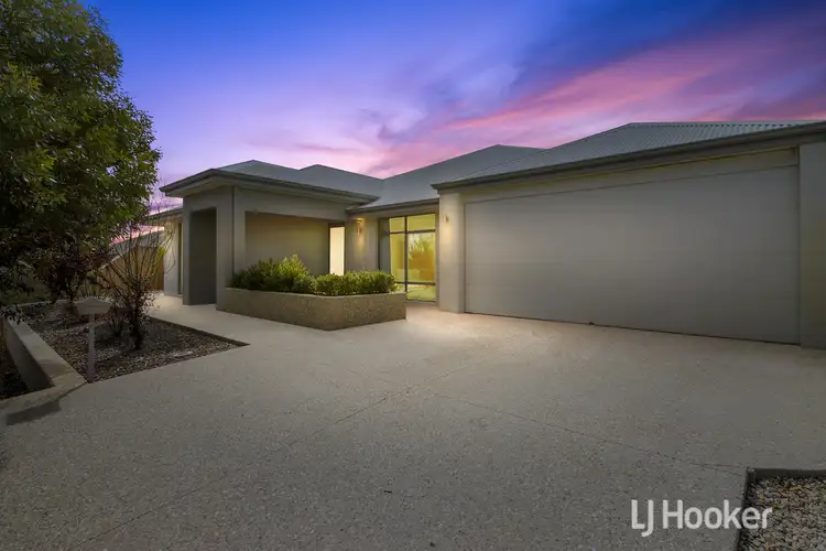 16 Finlay Avenue, Millbridge WA 6232