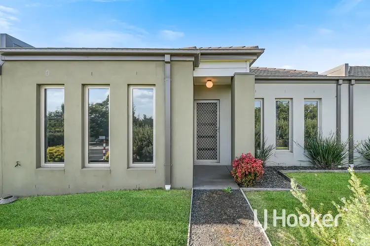 11 McClenaghan Place, Pakenham VIC 3810