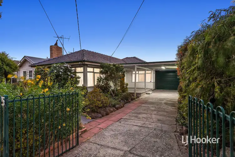 5 Godfrey Avenue, Sunshine North VIC 3020