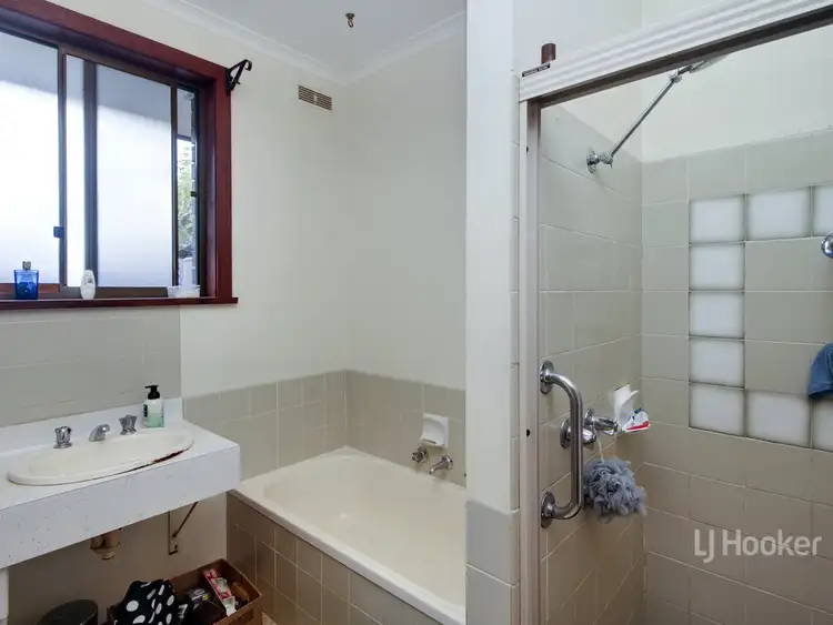 Fourth view of Homely house listing, 2/14 Dahlsen Crescent, Bairnsdale VIC 3875