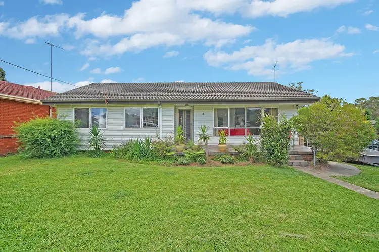 8 Albury Ave, Campbelltown NSW 2560