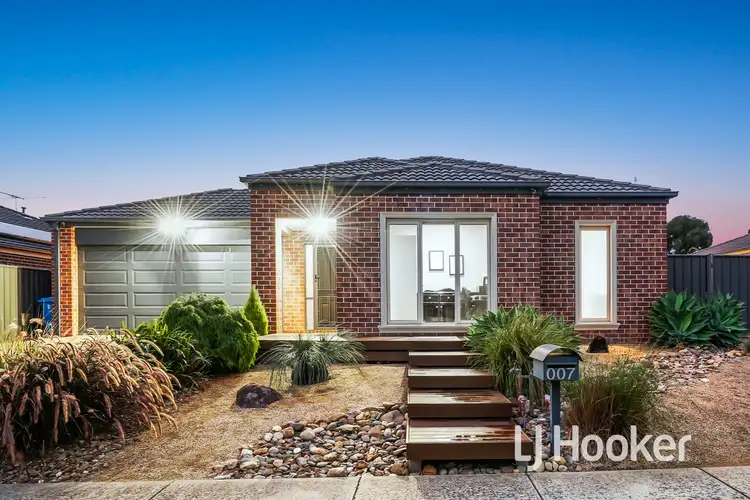 7 Waldo Avenue, Cranbourne North VIC 3977