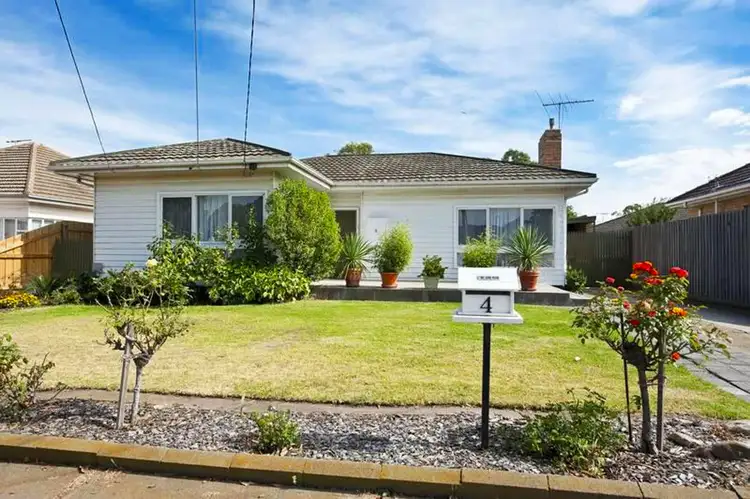 4 Almond Avenue, Brooklyn VIC 3012