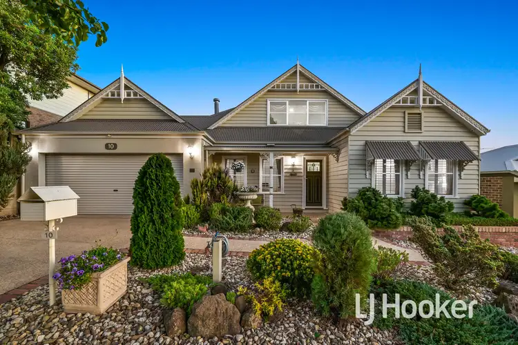 10 Michigan Grange, Pakenham VIC 3810