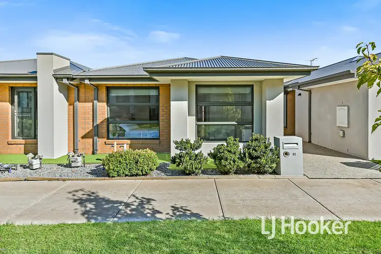 11 Supplejack walk, Cranbourne North VIC 3977