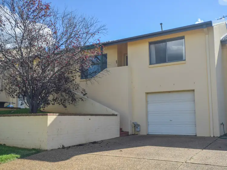 2/77 Thornhill Street, Young NSW 2594