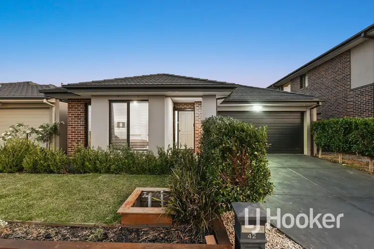42 Chambers Crescent, Cranbourne North VIC 3977