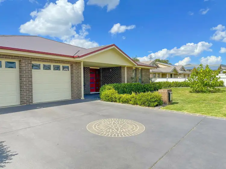 9 Settlers Place, Young NSW 2594
