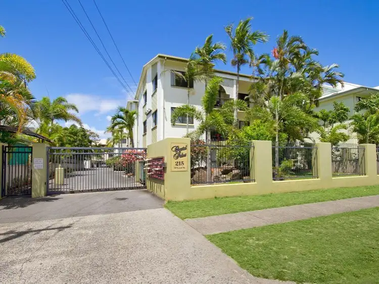 10/215 Mcleod Street, Cairns North QLD 4870