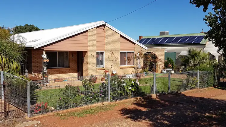 90 Molong Street, Condobolin NSW 2877