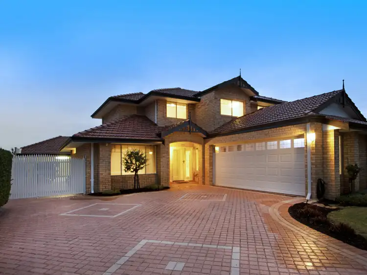 15 Lorikeet Court, Stirling WA 6021