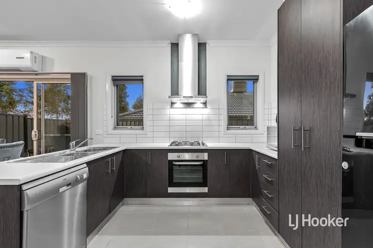 Sixth view of Homely townhouse listing, 7 Vali Road, Craigieburn VIC 3064