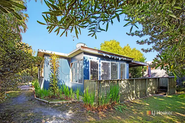 2 Cumming Street, Sisters Beach TAS 7321