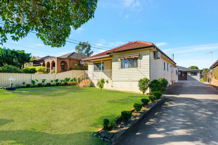 16 Barton Street, Smithfield NSW 2164