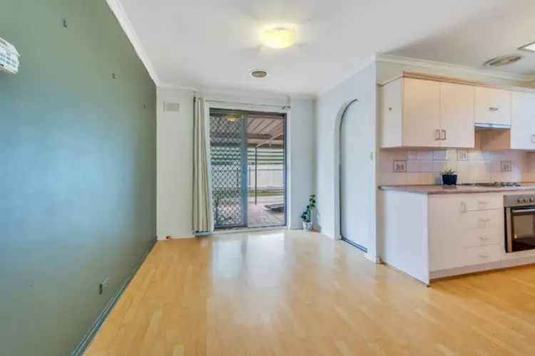 6 Lysander Place