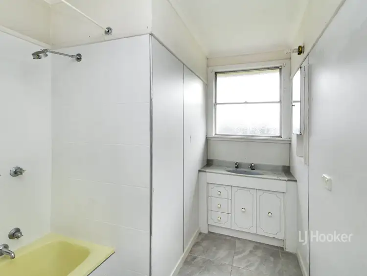 Fourth view of Homely house listing, 5 Flett Court, East Bairnsdale VIC 3875