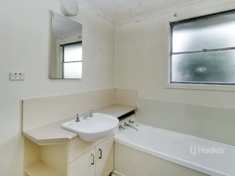 Fourth view of Homely house listing, 4 Flett Court, East Bairnsdale VIC 3875