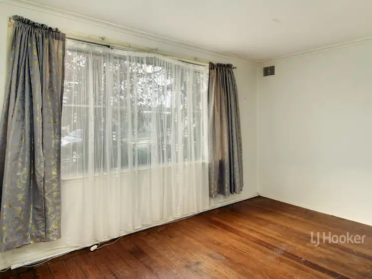 Fifth view of Homely house listing, 4 Flett Court, East Bairnsdale VIC 3875