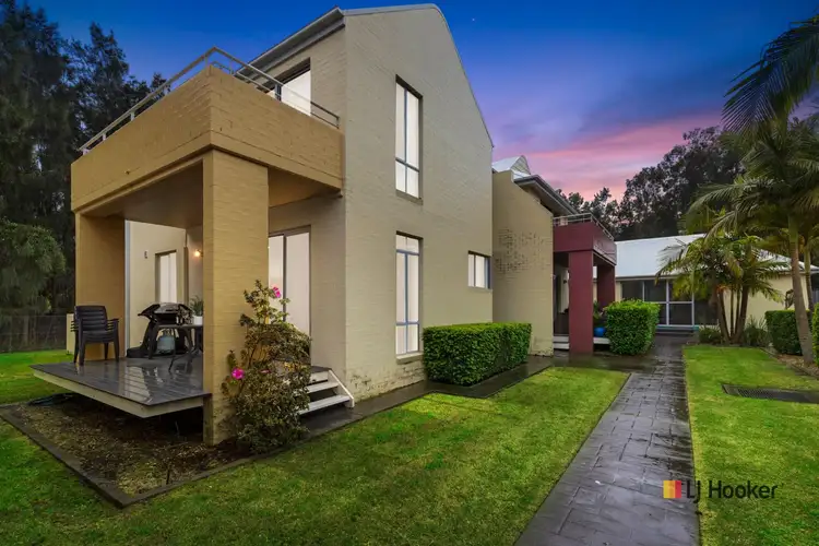 11/1A-1B Myamba Parade, Surfside NSW 2536