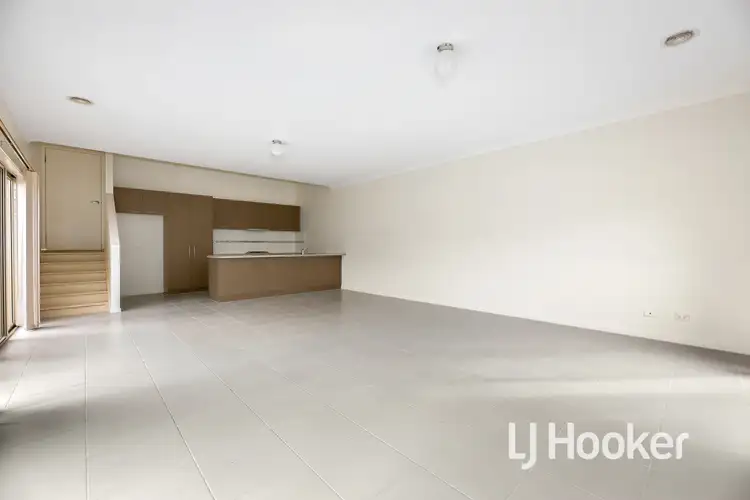 Second view of Homely house listing, 7 McClenaghan Place, Pakenham VIC 3810