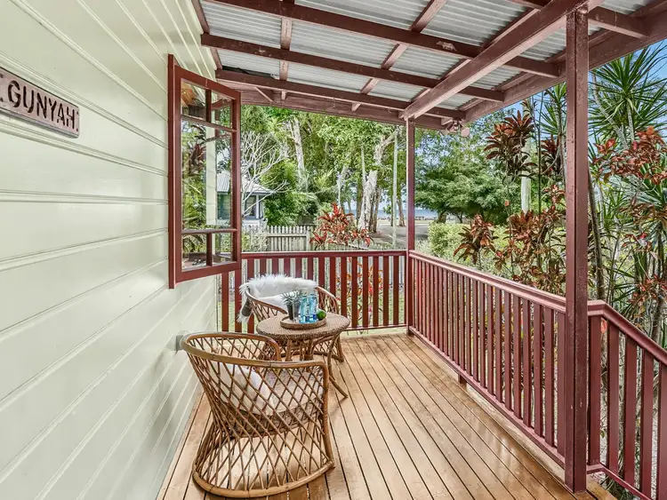 8 Arnold Street, Machans Beach QLD 4878