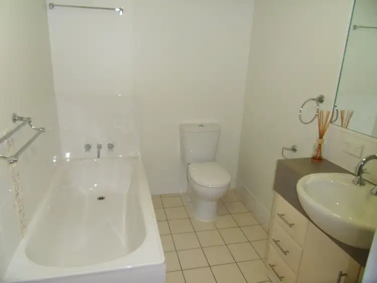 Sixth view of Homely unit listing, 2/8a Wyndham Avenue, Boyne Island QLD 4680