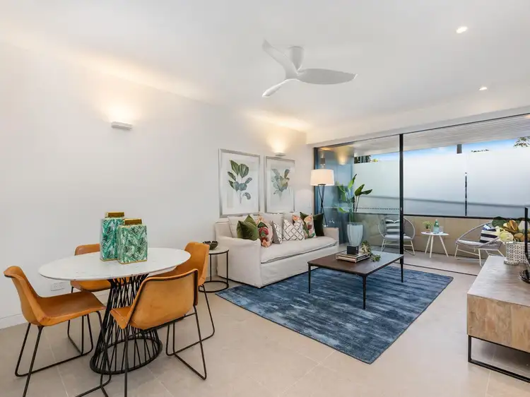 302/3 East Crescent Street