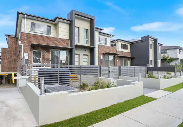 Main view of Homely townhouse listing, 1/27-29 Tungarra Road, Girraween NSW 2145