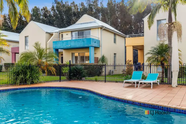 10/1A-1B Myamba Parade, Surfside NSW 2536