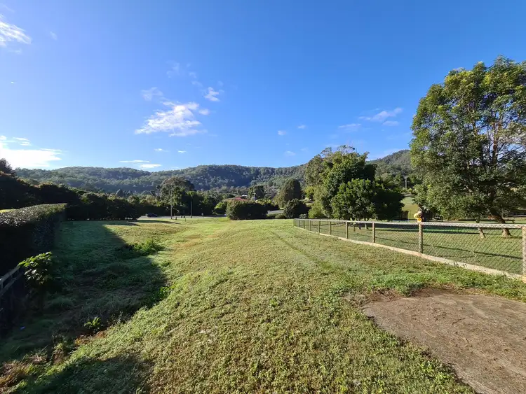 10 Friarbird Crescent, Bonogin QLD 4213