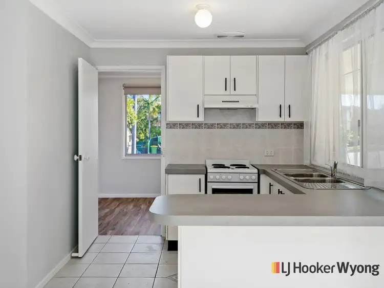 Fifth view of Homely house listing, 10 Oakehampton Court, Bateau Bay NSW 2261