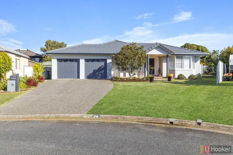 25 Athol Elliott Pl, South West Rocks NSW 2431
