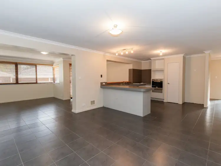 Sixth view of Homely house listing, 10 Shaw Mews, Leda WA 6170