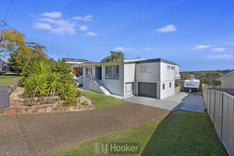 42 Alkrington Avenue, Fishing Point NSW 2283