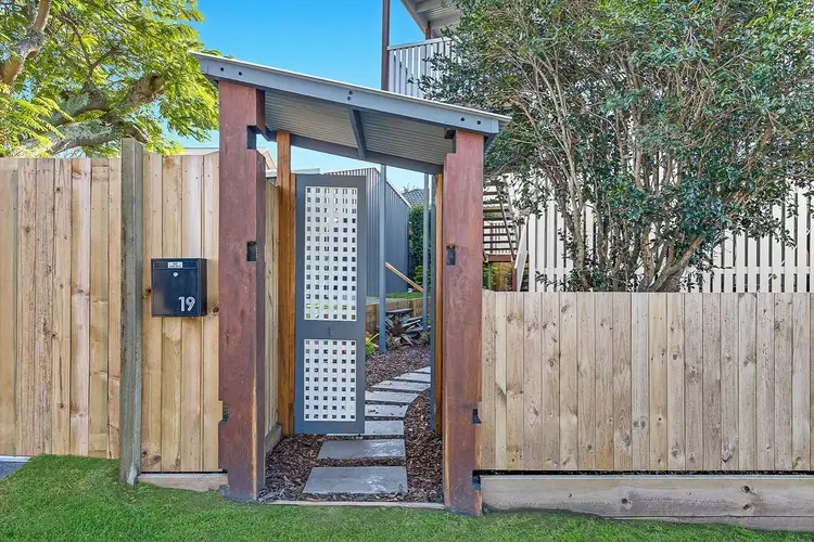 19 Sibley Road, Wynnum West QLD 4178