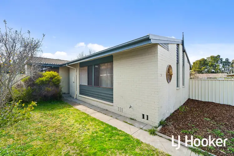 Second view of Homely house listing, 5 Weaver Place, Charnwood ACT 2615