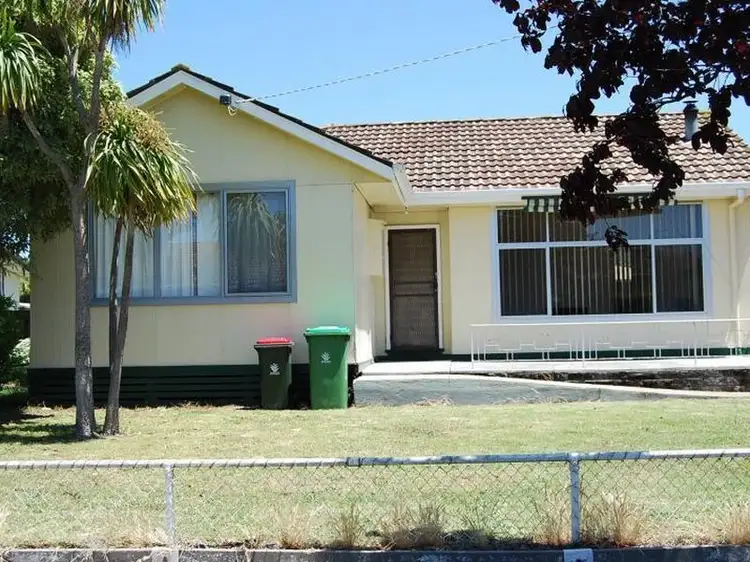 11 Phillips Street, Lakes Entrance VIC 3909