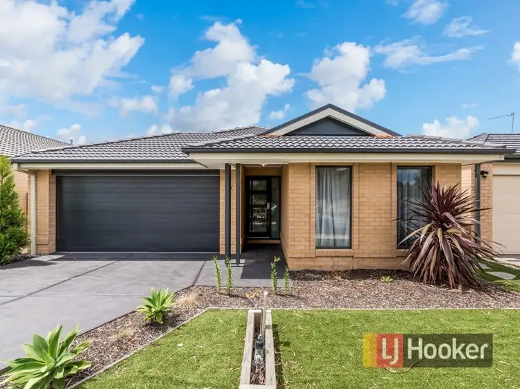 17 Mariposa Grove, Cranbourne VIC 3977