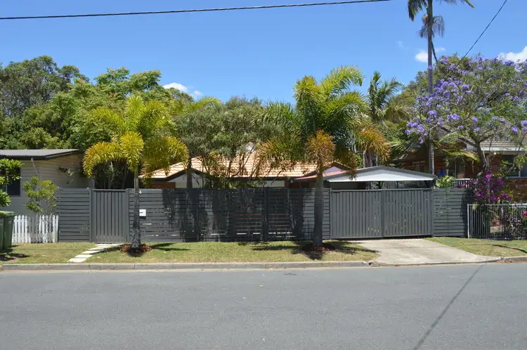 2/2 Maltman Avenue, Southport QLD 4215
