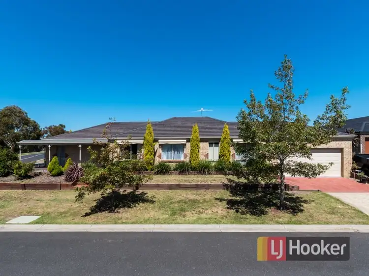 7 Willowbank Place, Cranbourne East VIC 3977