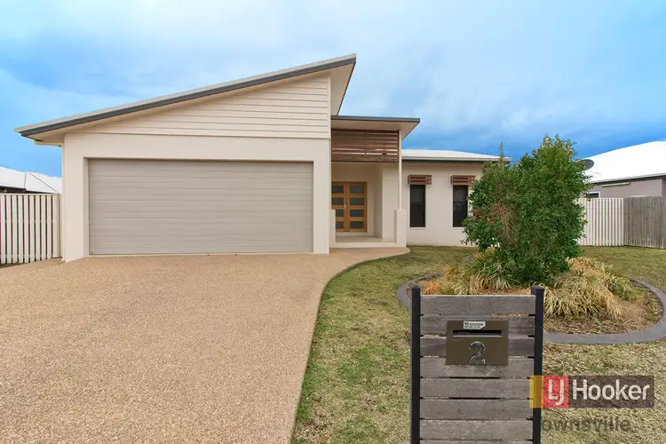 2 Rattray Street, Bushland Beach QLD 4818