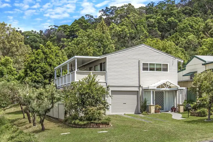 16 Talinga Avenue, Point Clare NSW 2250