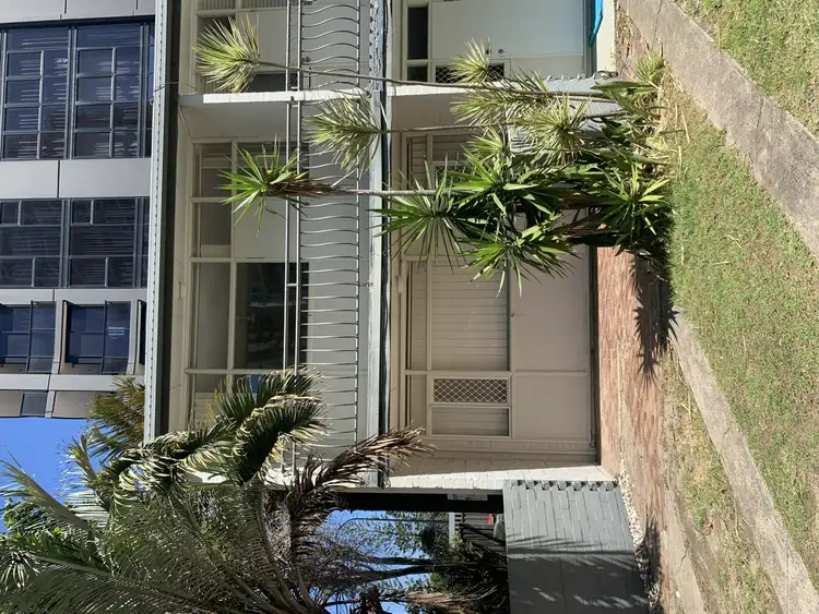 Unit 1/183 Old Burleigh Road, Broadbeach QLD 4218