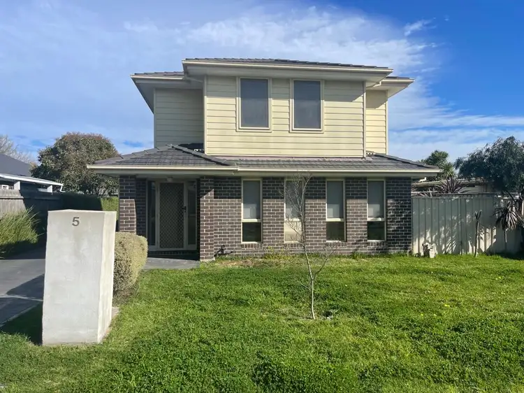 1/5 Almond Avenue, Brooklyn VIC 3012