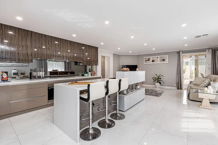5a Nambucca Avenue, West Lakes Shore SA 5020