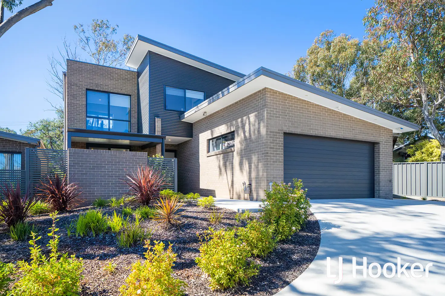 Main view of Homely townhouse listing, 1/15 Gibbes Place, Weetangera ACT 2614