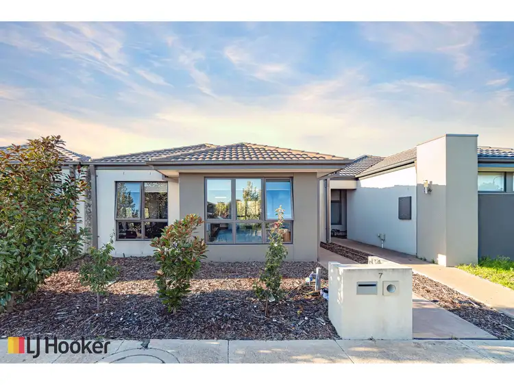 Second view of Homely house listing, 7 Sandwood Place, Craigieburn VIC 3064