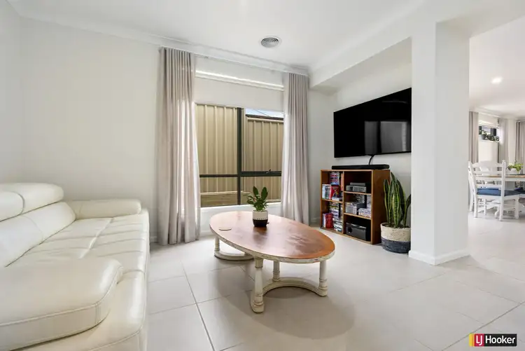 Sixth view of Homely house listing, 10 Toscana Way, Hidden Valley VIC 3756