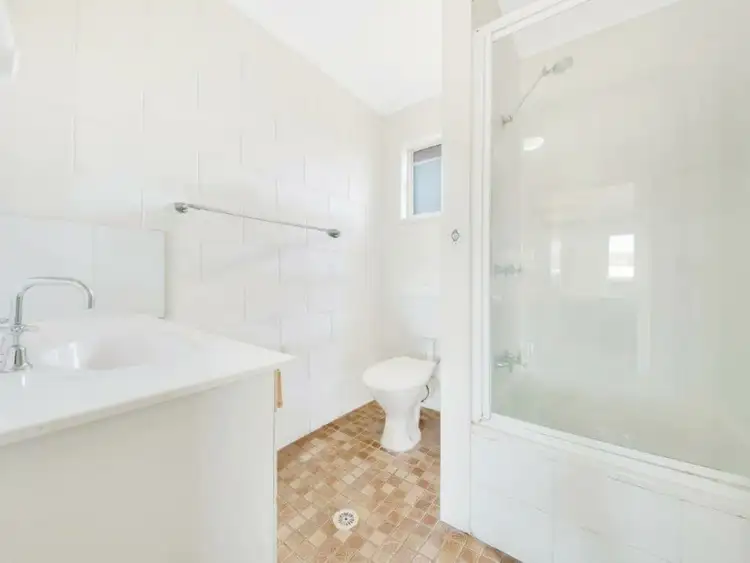 Fifth view of Homely unit listing, Unit 2/3 Sigg Street, South Gladstone QLD 4680